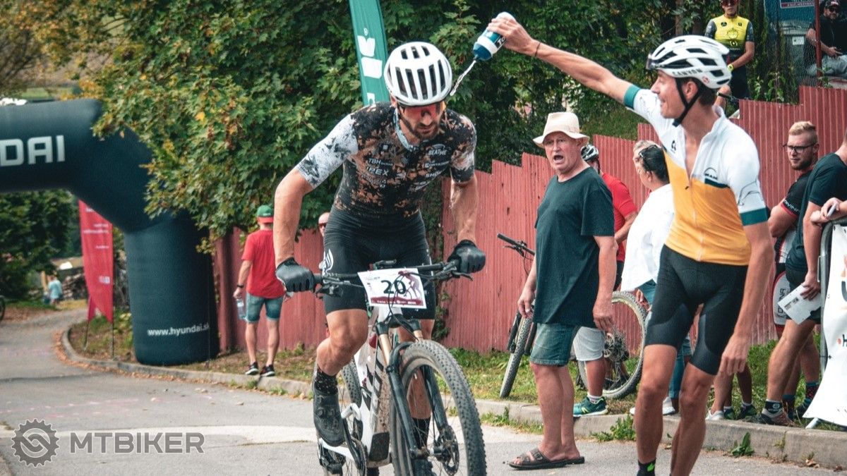 Atmosféra v kopci do cieľa je vždy skvelá preteky, podpora, Snežnický MTB maratón 2024