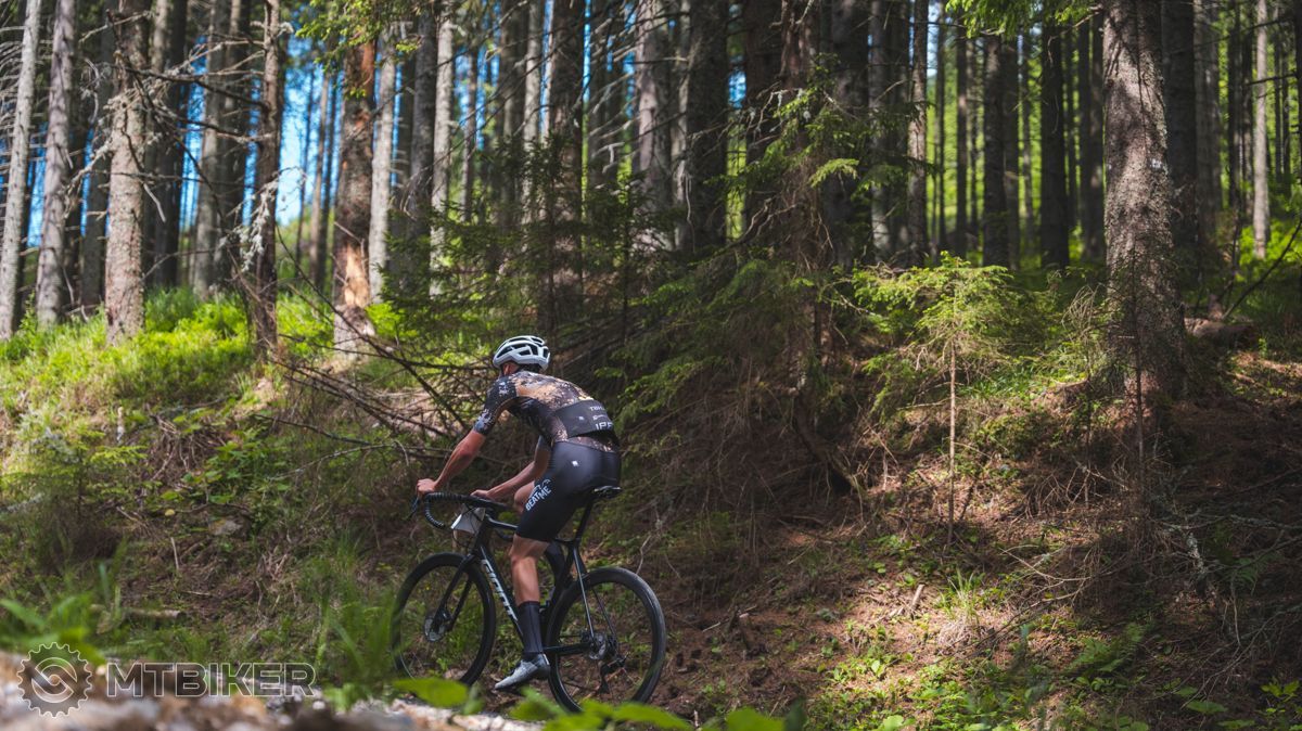 Samo Kováč na ceste za víťazstvom Samo Kováč, víťaz Kráľovskej časovky 2025, Kráľovská časovka 2025, MTBIKER, OZ MTEVENT, časovka do vrchu