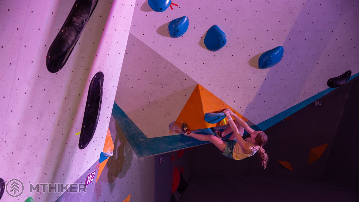 W2 v podaní finalistky Lezkyňa lezie finálny boulder W2