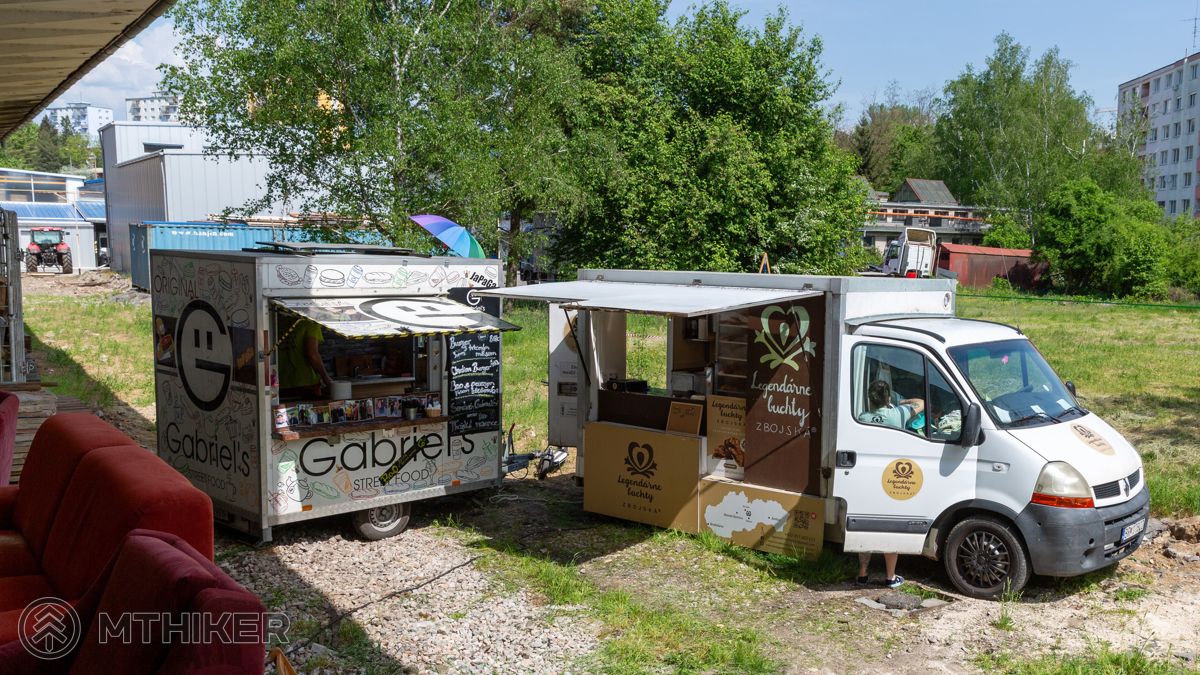 Foodtracky Gabriels Street Food a Legendárne buchty Zbojská Foodtracky počas Brutal Cup 2025