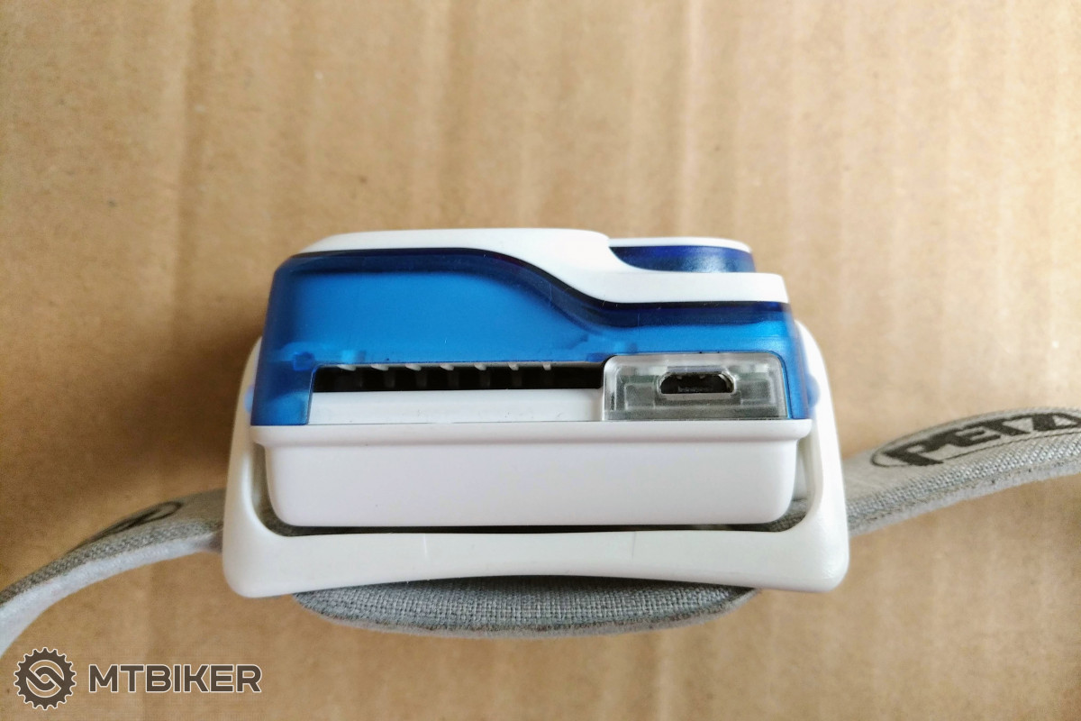 Pohled na nechráněný micro USB konektor Pohled na nechráněný micro USB konektor