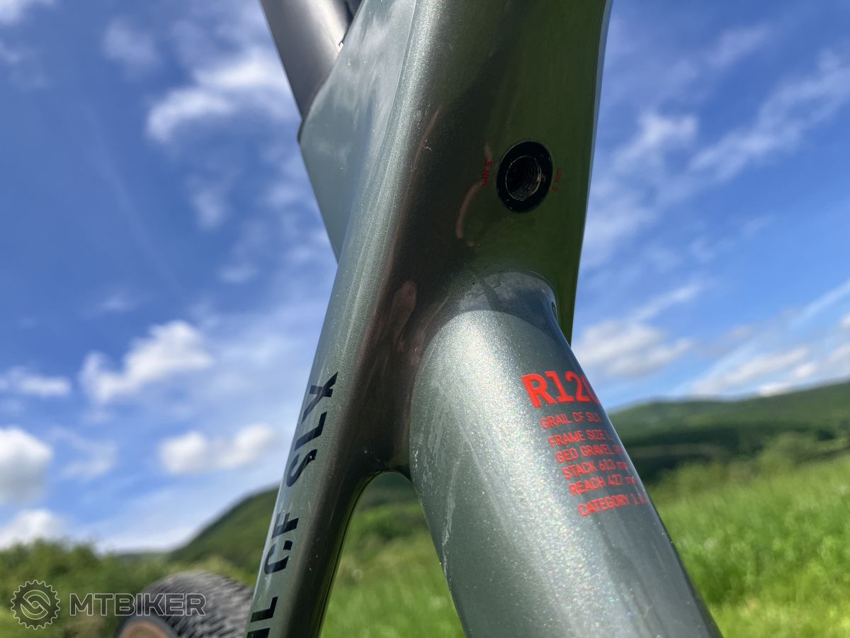 Canyon Grail CF SLX 8 AXS recenzia