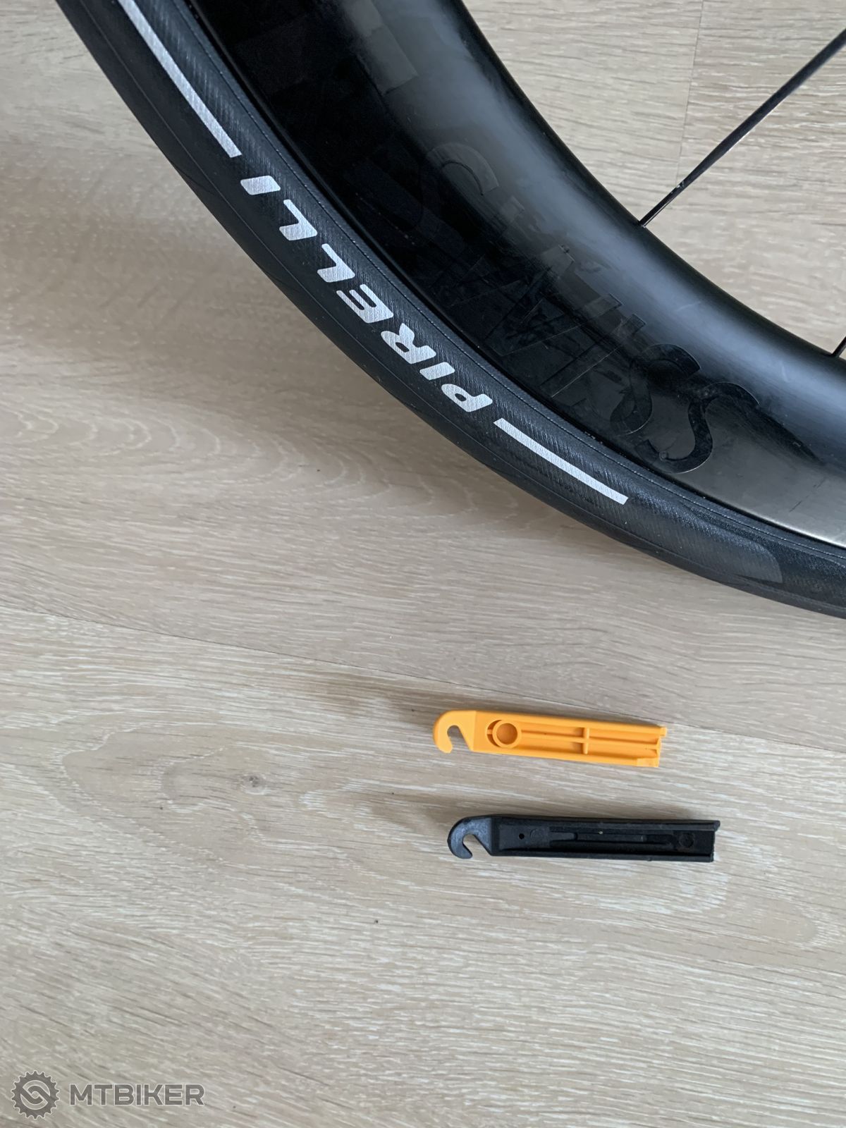 plášte Pirelli P ZERO Race RS recenzia