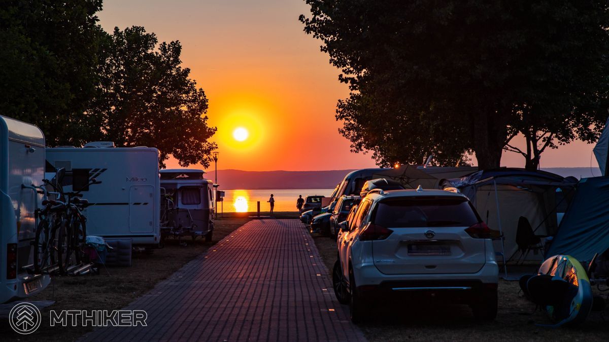 Atmosféra v autokempe pri Neziderskom jazere v Rakúsku kemp, camp, kemping, camping, kempovanie, campovanie, Neziderské jazero, stanovanie
