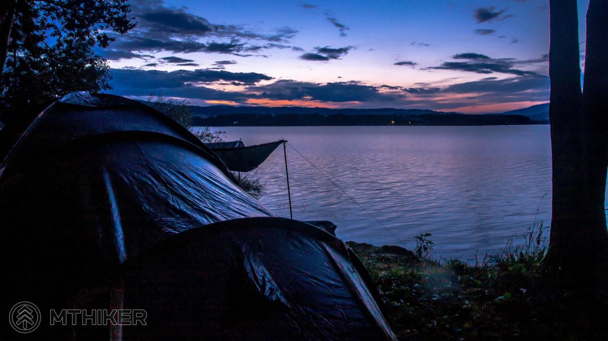 Veľký rodinný stan pre osem osôb kemp, camp, kemping, camping, kempovanie, campovanie, stan, stanovanie, výber stanu