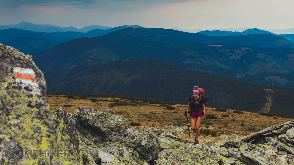 Na červenej turistická trasa, turistický chodník, značkovaný turistický chodník, turistická značka