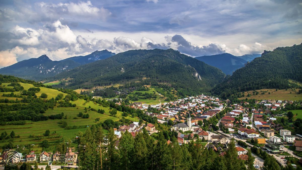 Výhľad z rozhľadne Terchovské srdce turistická trasa, turistický chodník, značkovaný turistický chodník, turistická značka, rozhľadňa terchovské srdce
