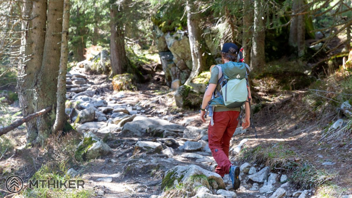 Trail Vista od Black Diamond je výborný spoločník na turistiku Turista s batohom Trail Vista Black Diamond vo Vysokých Tatrách