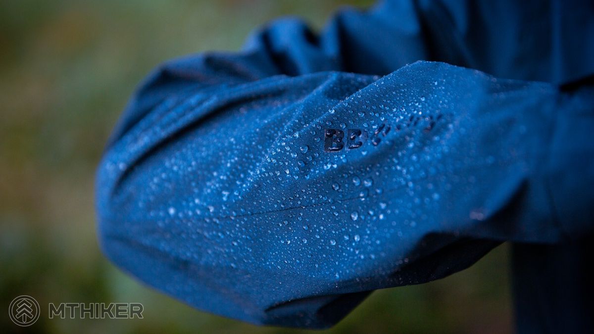Membrána BD.dry naozaj funguje Kvapky vody na bunde