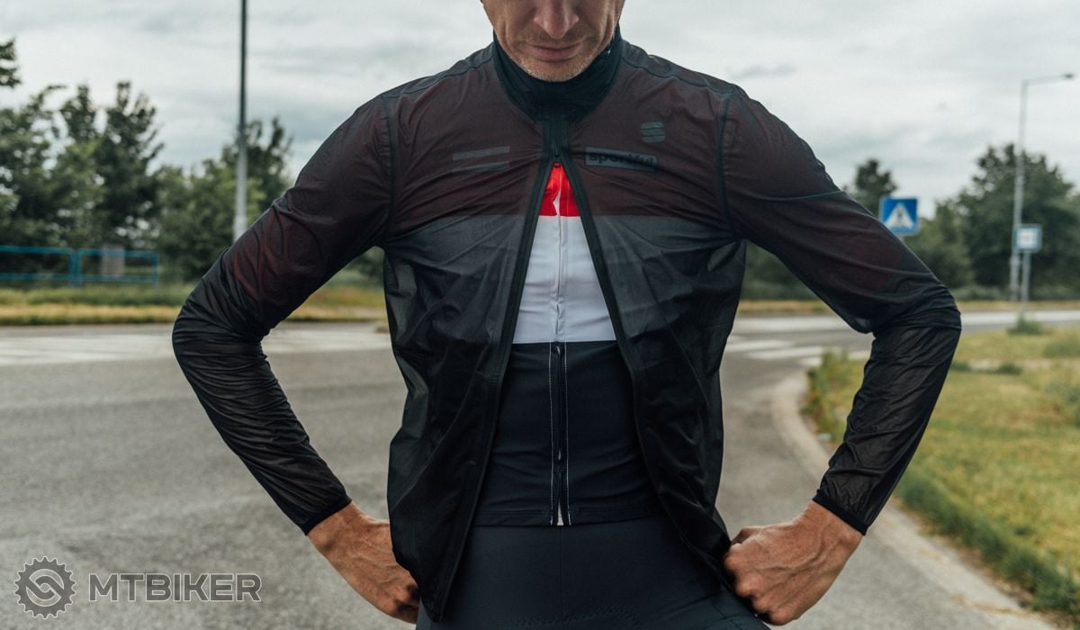 V bunde som neplánovane odjazdil dlhý tréning a bolo to lepšie, ako som čakal. bunda Sportful AQUA LIGHT test