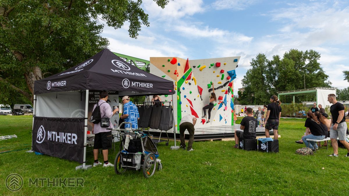 Bouldrovka od MTHIKER na festivale Stánok MTHIKER a bouldrová stena