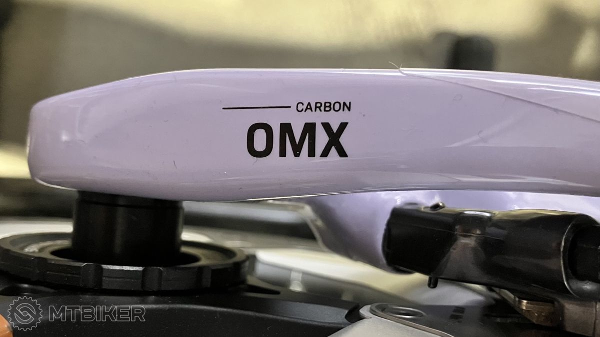 Rámy Orbea: OMX je ľahší a používa uhlíkové vlákna vyššej triedy. OMR však prináša väčší komfort. Orbea OIZ M10