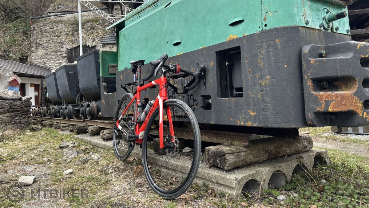 bicykel s 32 mm plášťami