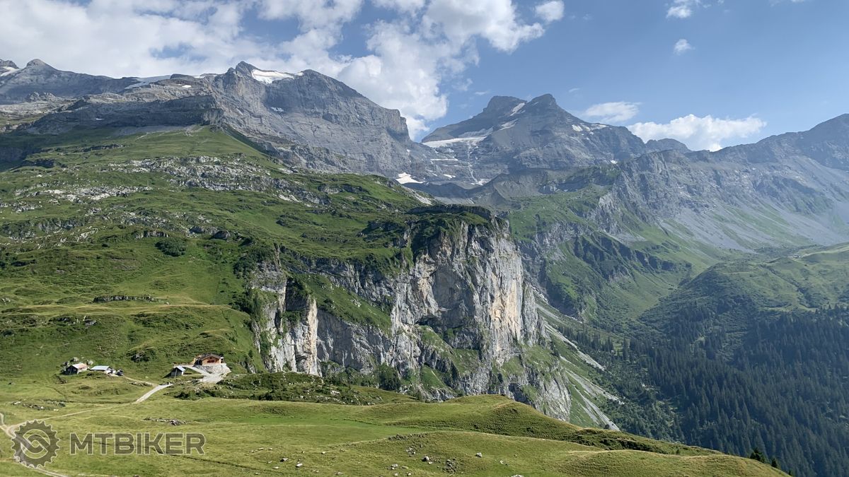 Tu som si povedala, že nič krajšie už nezažijem a chcem ísť domov. útes