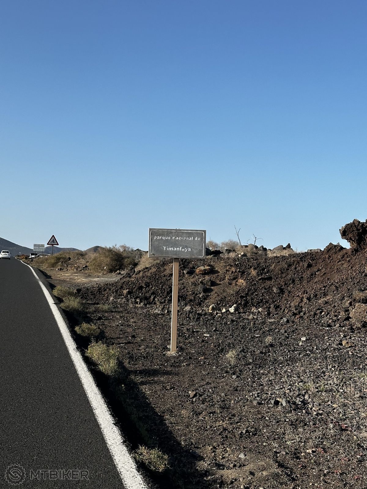Tabuľa označujúca začiatok národného parku Timanfaya