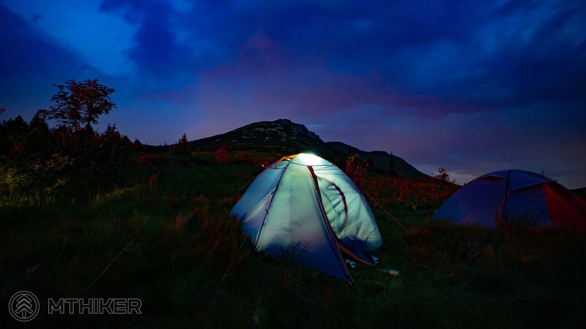 Nocovanie pri Chate pod Chlebom kemp, camp, kemping, camping, kempovanie, campovanie, stanovanie, pravidlá kempovania v horách, stanovanie v horách, bivakovanie