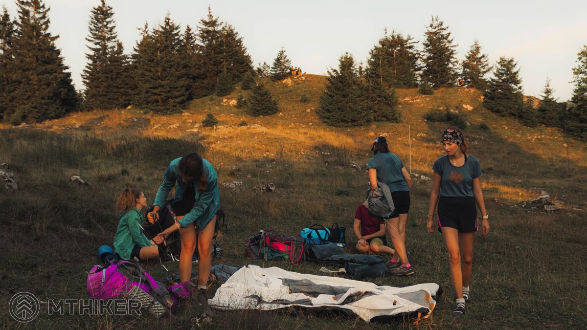 Nocovanie pri útulni Pod Suchým (hrebeňovka Veľkej Fatry) kemp, camp, kemping, camping, kempovanie, campovanie, stanovanie, pravidlá kempovania v horách, stanovanie v horách, bivakovanie