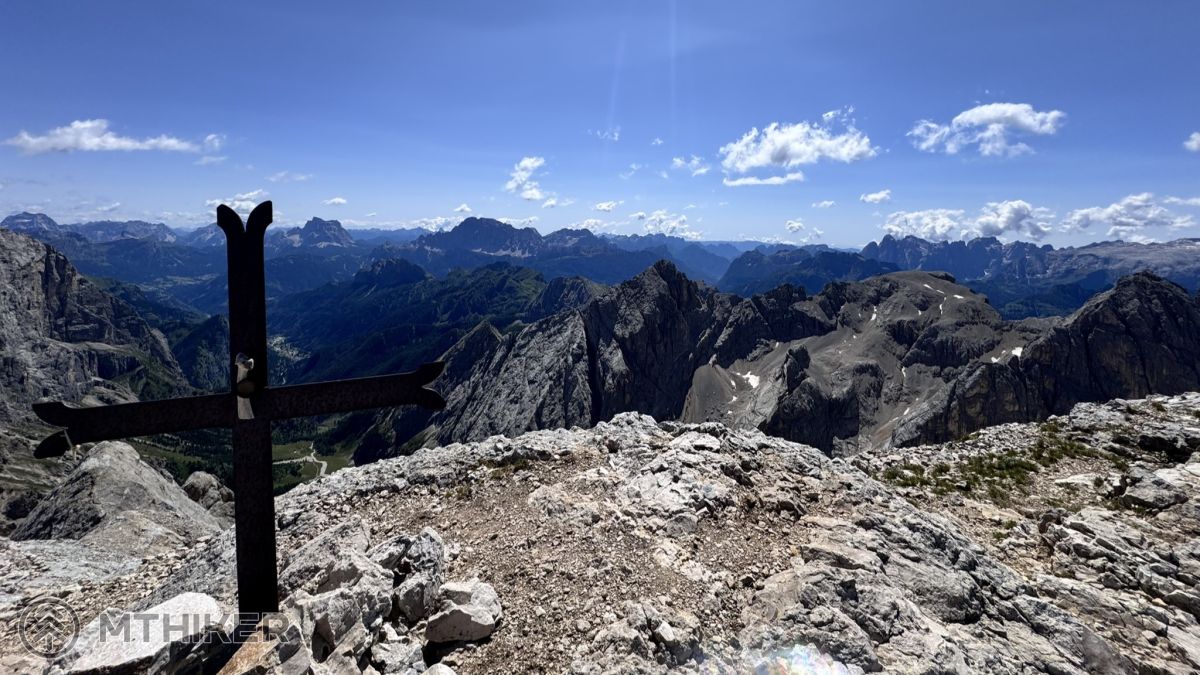Vrchol Cima Ombretta s krížom (3 011 m n. m.) Cima Ombretta