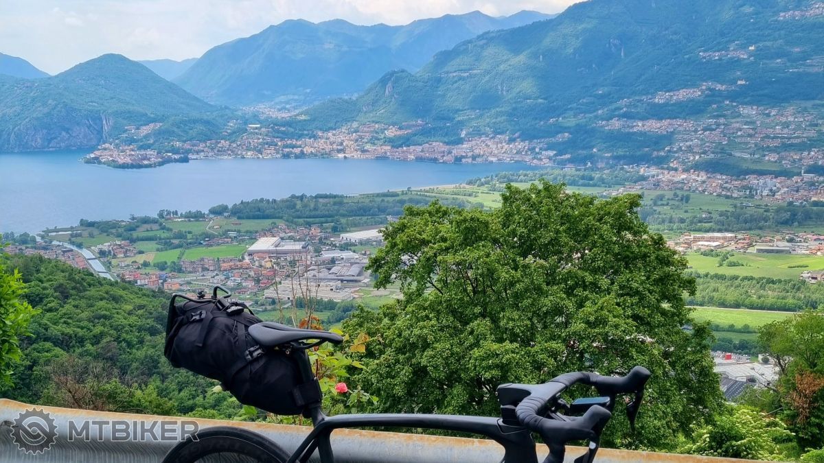 Začiatok stúpania na Colle di San Zeno Začiatok stúpania na Colle di San Zeno