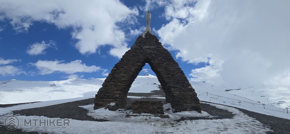 Vyhliadka pri Monumento a la Virgen de las Nieves Pradollano, Sierra Nevada, vyhliadka pri Monumento a la Virgen de las Nieves