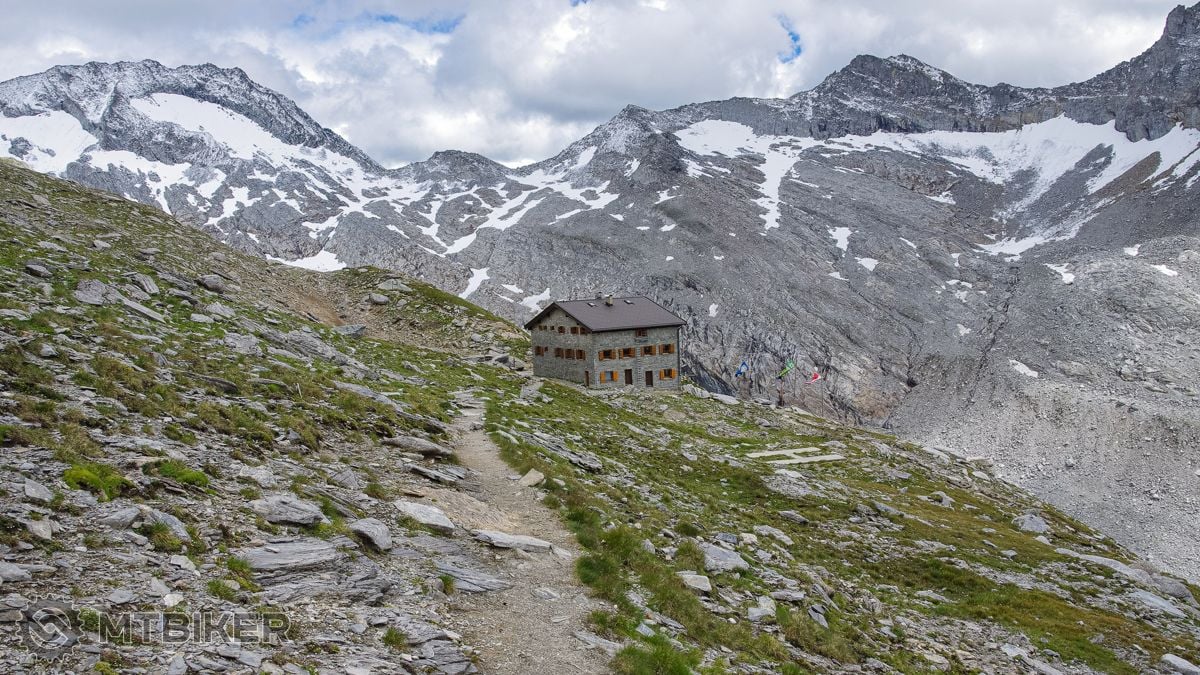 Příchod k Hochfeilerhütte (ze St. Jakob), v pozadí vlevo vrchol Niederer Weisszint, sedlo Untere Weisszintscharte, Östliche Hochwart a část vrcholu Westliche Hochwart Sport, Outdoor, Tip Na Vylet, Priroda, Turistika, Alpy, VHT, Hochfeilerhütte, Niederer Weisszint, Untere Weisszintscharte, Östliche Hochwart, Westliche Hochwar