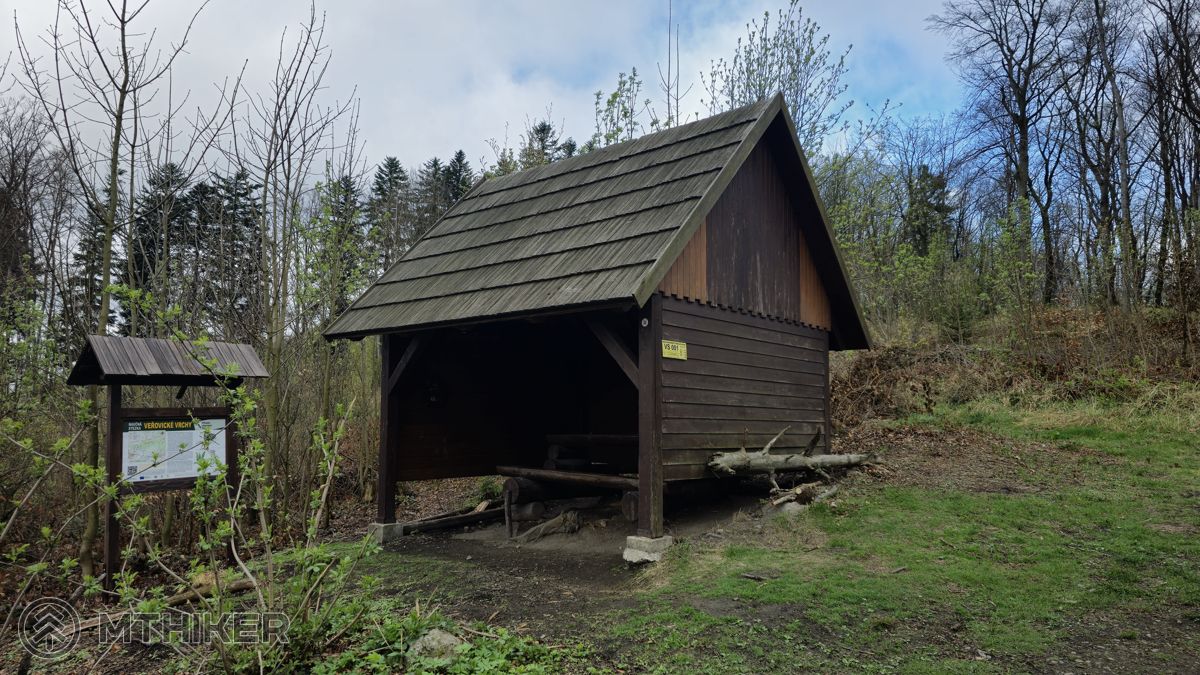 Prístrešok Trojačka rázcestie Prístrešok Trojačka rázcestie, turistika, Beskydy